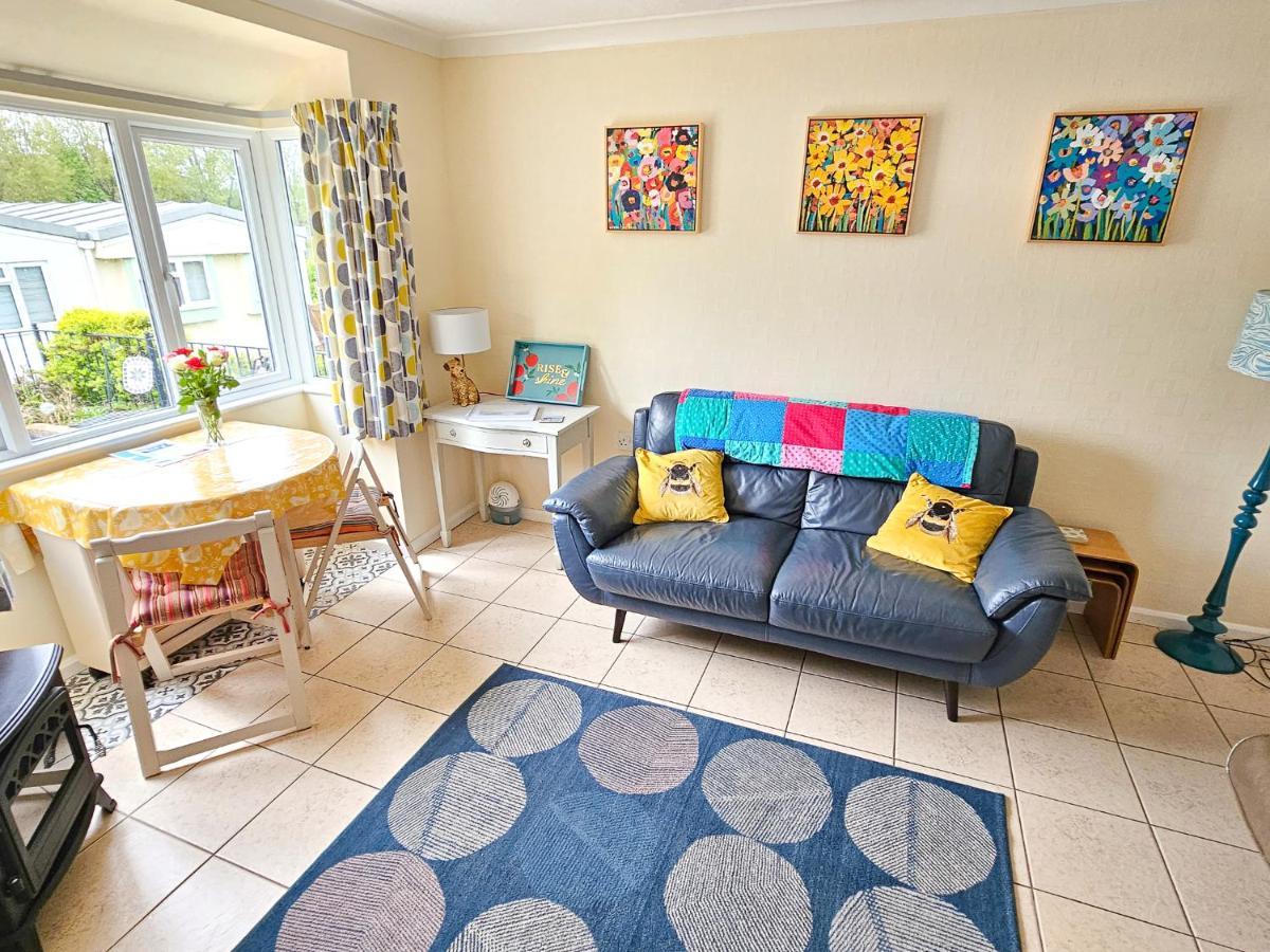Dart Haven - Cheerful Holiday Bungalow In Galmpton Exteriér fotografie